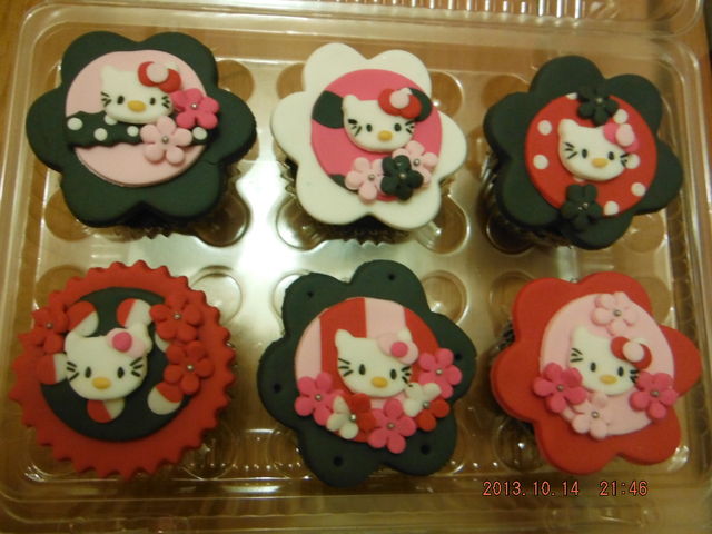 Cupcakes Kitty en rosa negro y rojo