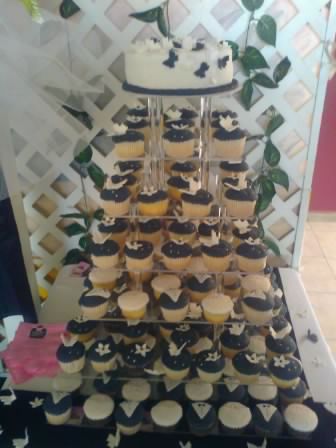 Cupcakes y pastel para Boda_blanco y negro