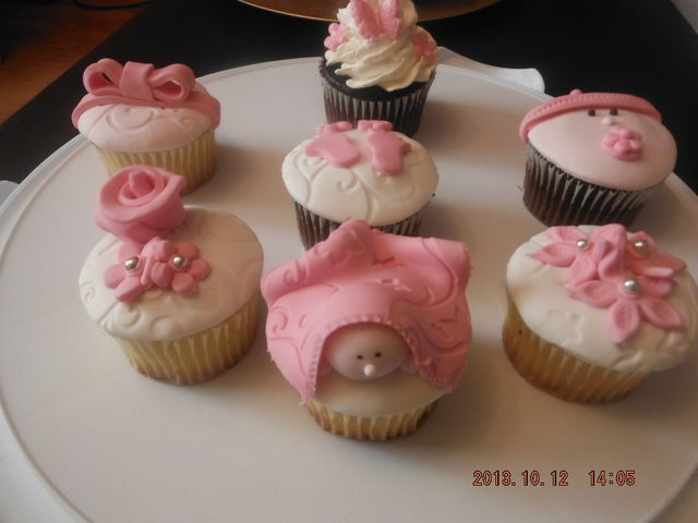 Cupcakes para baby shower niña