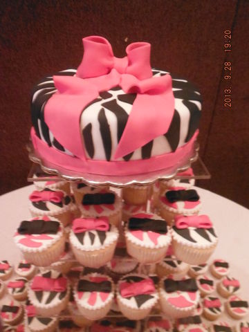 Pastel y cupcakes animal print rosa