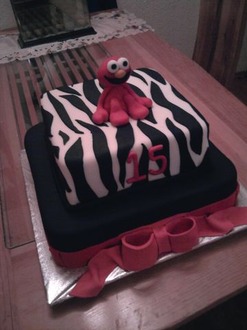 Pastel fondant Cebra con Elmo para XV años